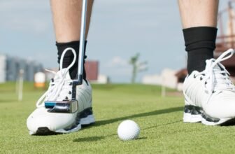 How to Choose Golf Shoes for Beginners